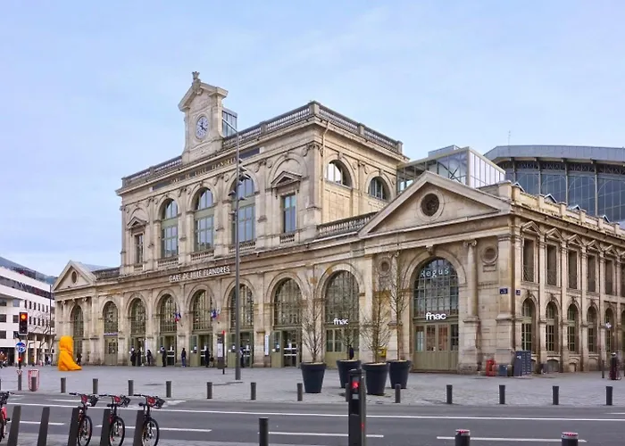 Daire Vieux-lille Equipped With Parking Lille