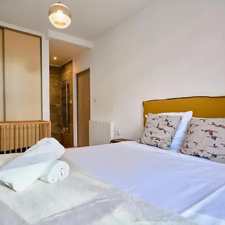 Vieux-lille Equipped With Parking Apartamento
